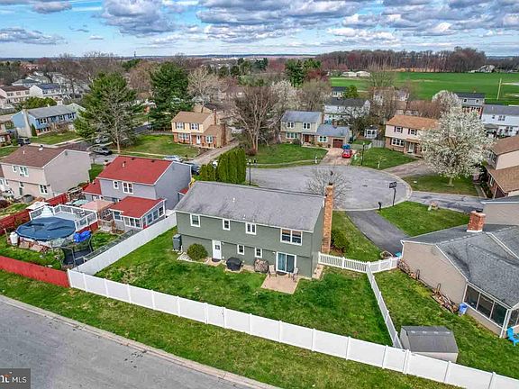 3rd image of 6 Galen Ct