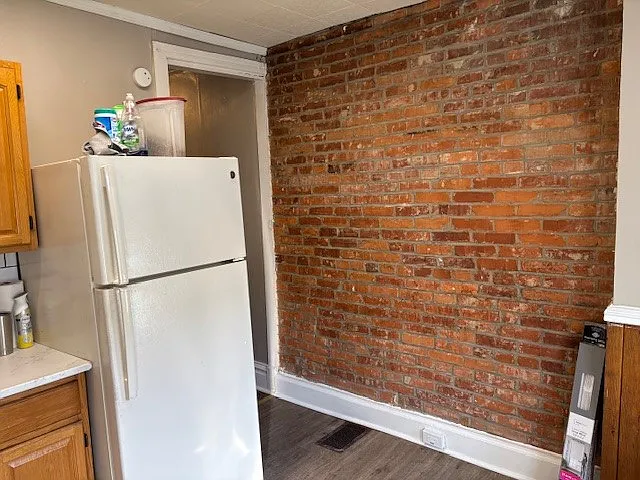 3 bed, 1060 sqft, $1,350 — Photo 2