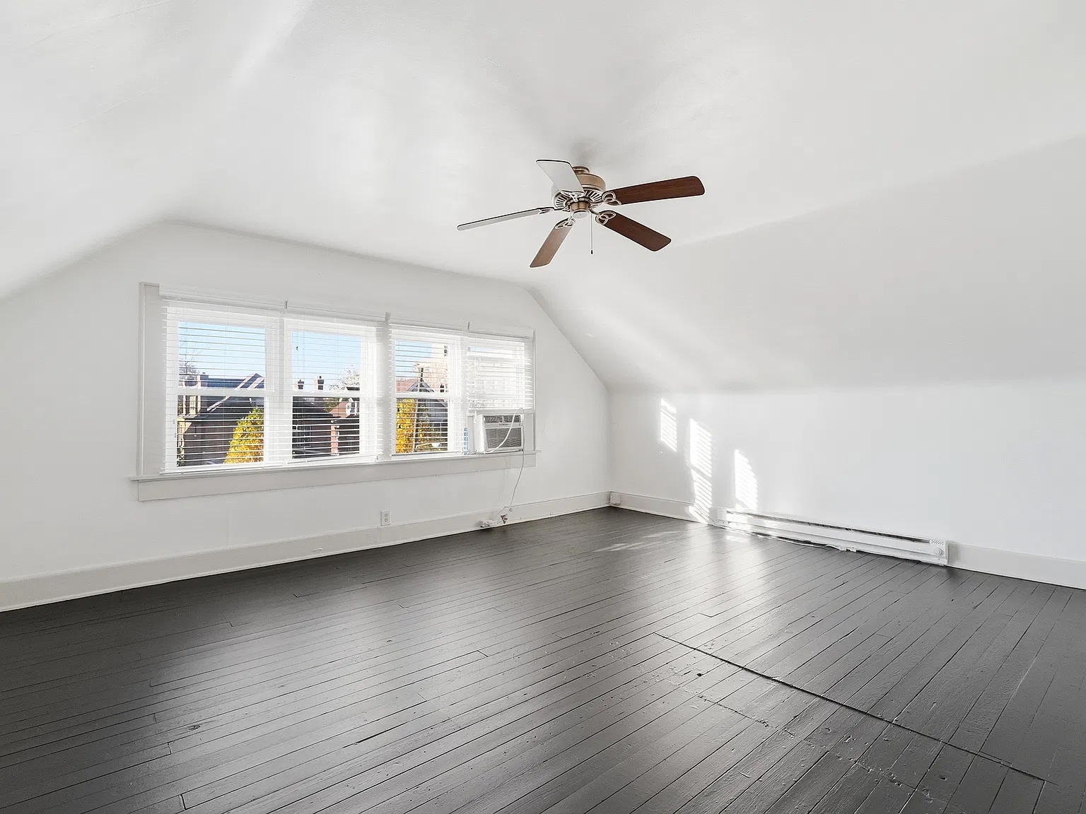 1 bed, 900 sqft, $1,100 — Photo 2