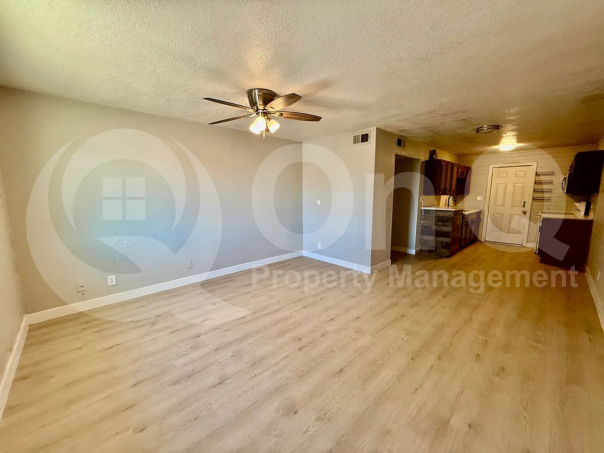 3 bed, 2.0 bath, 1024 sqft, $1,399 — Photo 4