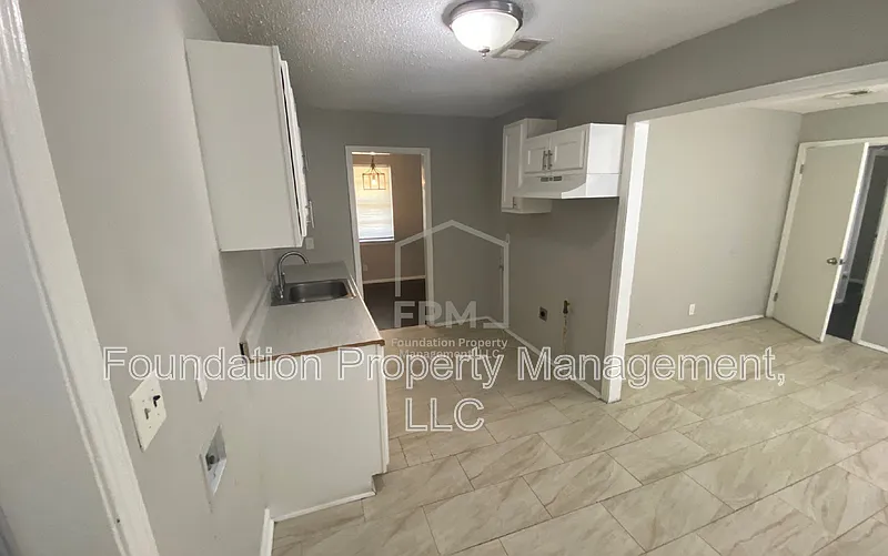 4 bed, 2.0 bath, 1794 sqft, $1,425 — Photo 4