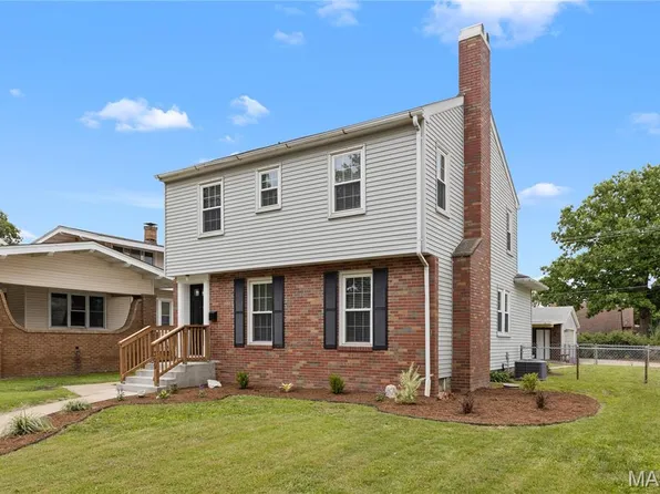 300 Sotier Pl, Wood River, IL 62095