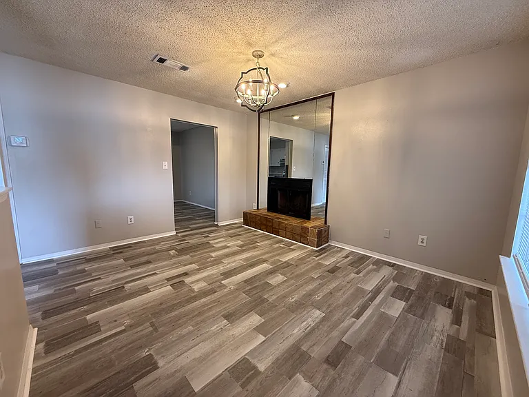 3850 Creighton Rd #7 — Photo 3