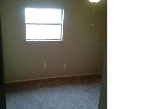 4th image of 5325 NW Cherry Ave