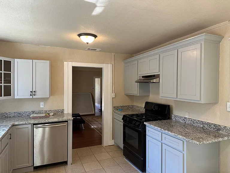 5208 E Side Ave #1 — Photo 7