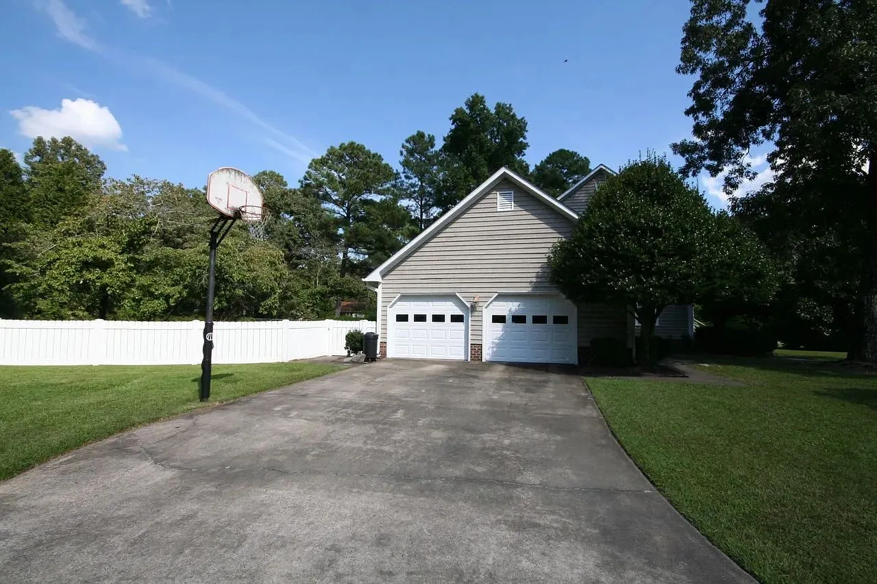 3 bed, 2.5 bath, 1973 sqft, $1,800 — Photo 4