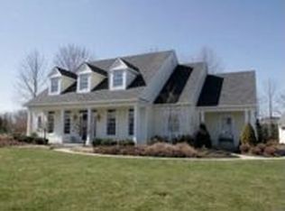450 Regatta Dr, Avon Lake, OH 44012