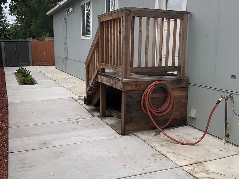 212 Las Flores Ave — Photo 15
