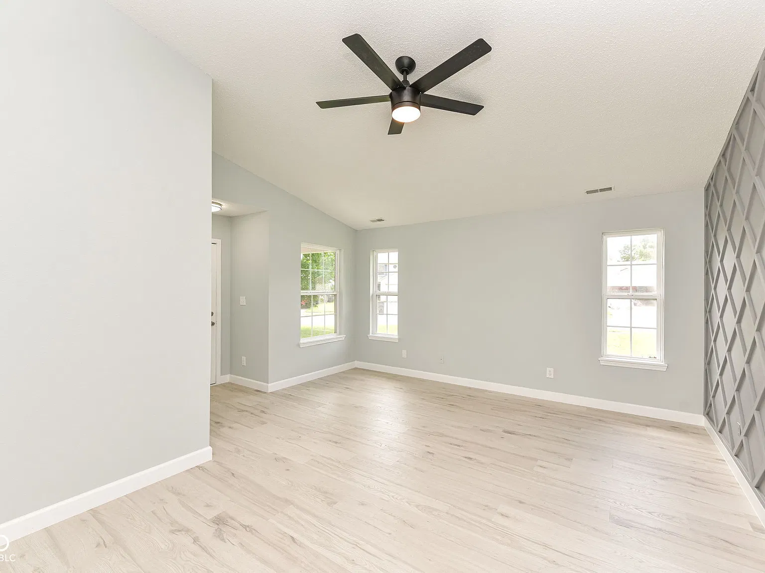 3 bed, 1319 sqft, $2,095 — Photo 3