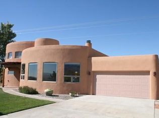 607 Reclining Acres Rd, Corrales, NM 87048