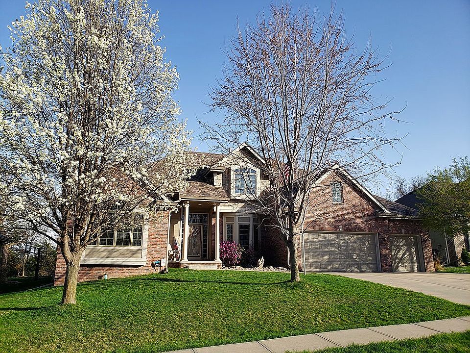 1st image of 211 Oakmont Dr