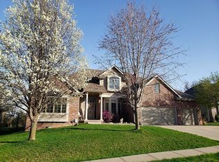 211 Oakmont Dr, Papillion, NE 68133