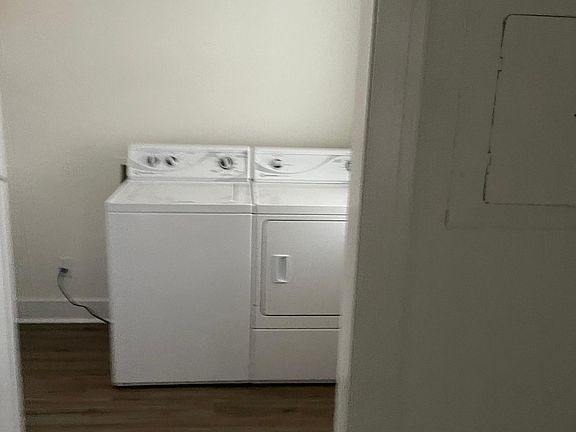 5th image of 222 18th St APT B