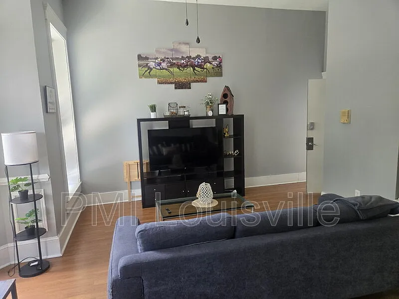 2 bed, 1.0 bath, 832 sqft, $1,130 — Photo 4