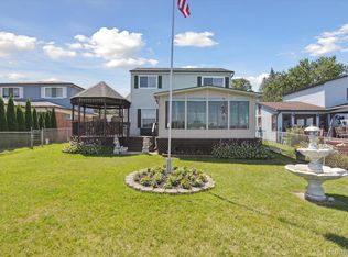 2295 Davista Dr, Highland, MI 48356