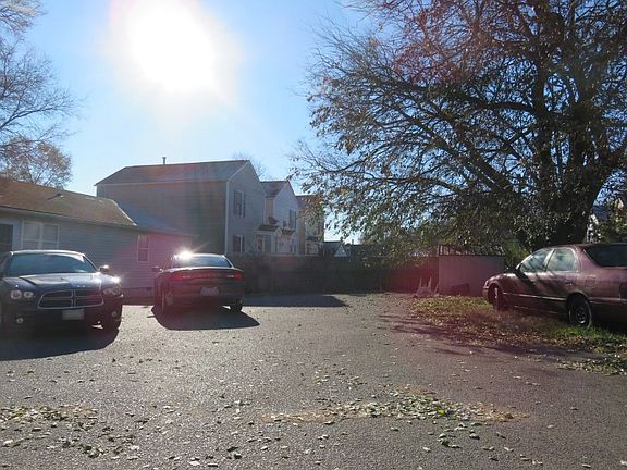 4th image of 901 Dixon St