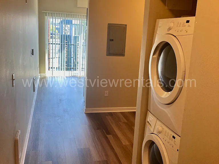 200 E Maple St — Photo 508