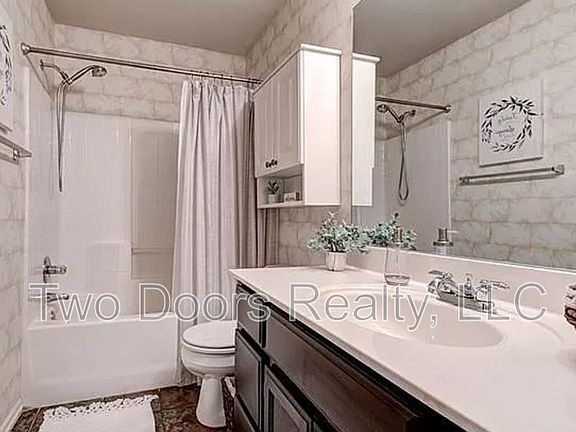 5th image of 13244 Almond Dr