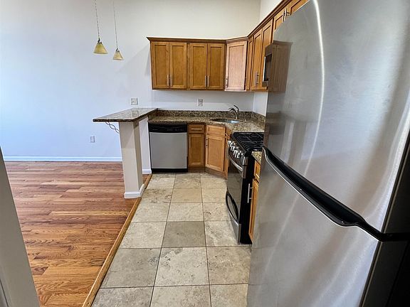 4th image of 123 43rd St APT 4