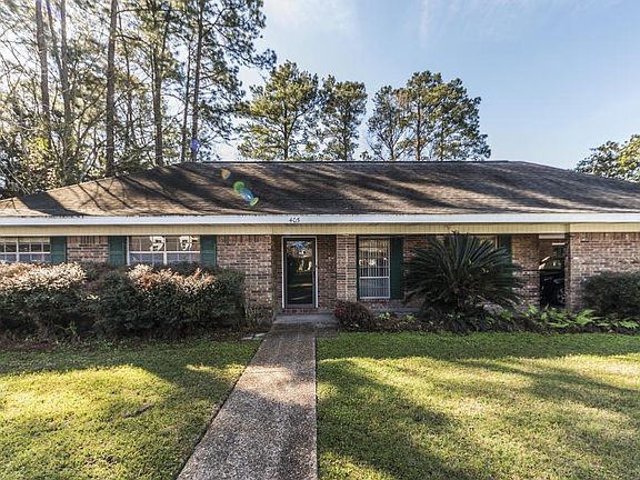3rd image of 405 Wildwood Dr