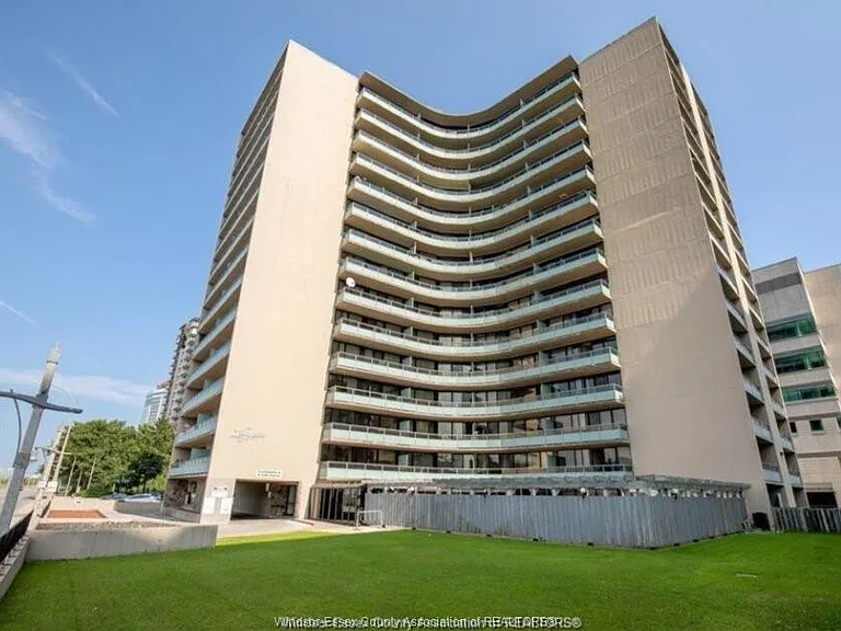 111 Riverside Dr E #1105 — Photo 1