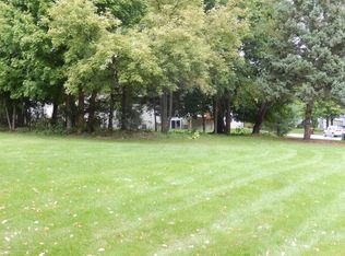 902 Hardwood Trl, Portland, MI