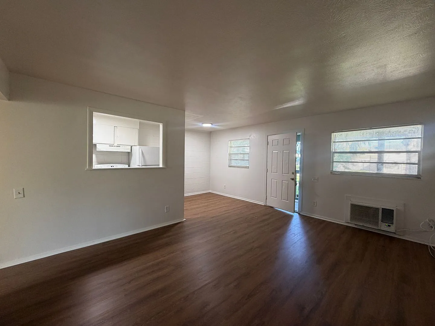 *Accepting Vouchers* 1 Bedroom Apartment In Arlington — Photo 2