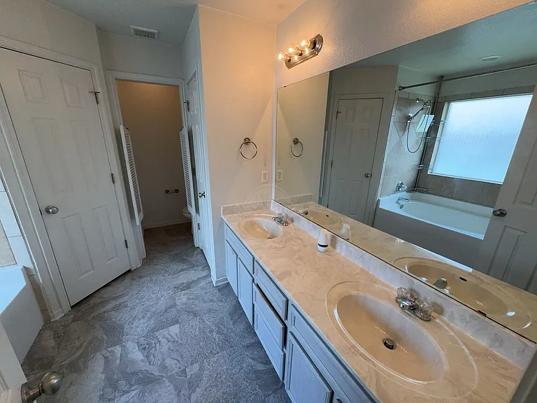 9911 Diana Dr — Photo 10