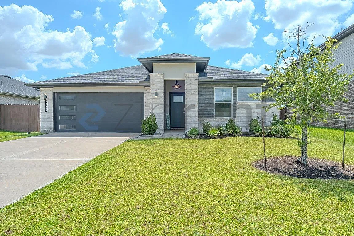 4 bed, 2042 sqft, $2,750 — Photo 1