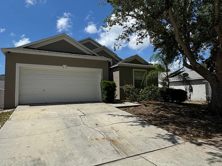13447 Silvercreek Dr — Photo 2