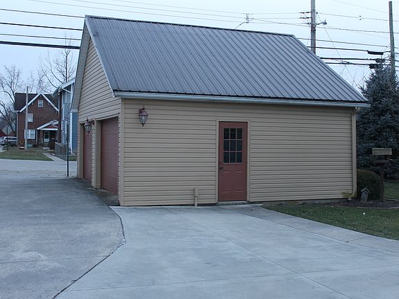 3rd image of 216 E Main St