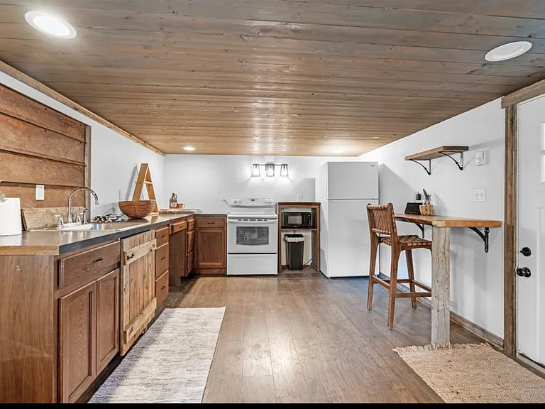 110 Mountain Meadow Rd — Photo 13