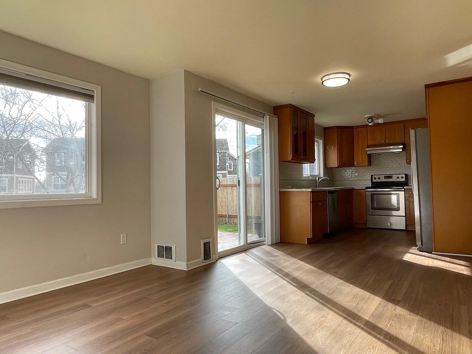 3 bed, 2.5 bath, 1390 sqft, $3,100 — Photo 4