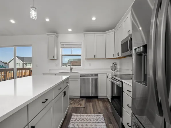 114 Mulberry Loop NE, Minot, ND 58703