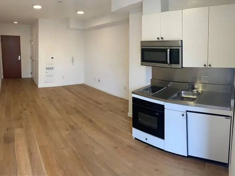 1 Hill St #202 — Photo 3