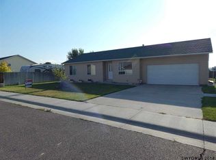 1114 Tomahawk Dr, Douglas, WY 82633