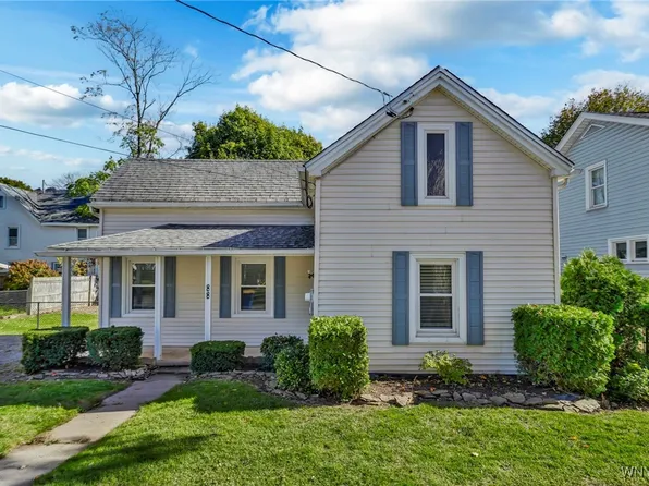 88 Prospect St, Lockport, NY 14094