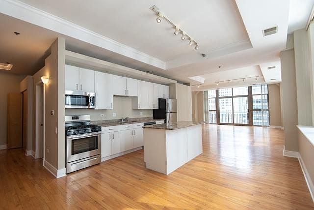 1st image of 212 W Washington St APT 1105