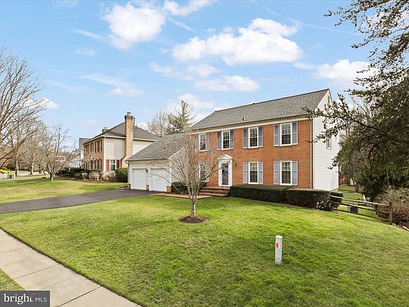 3rd image of 9189 Lake Braddock Dr