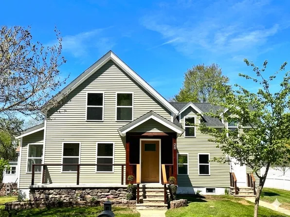 26 Summer St, Templeton, MA 01468