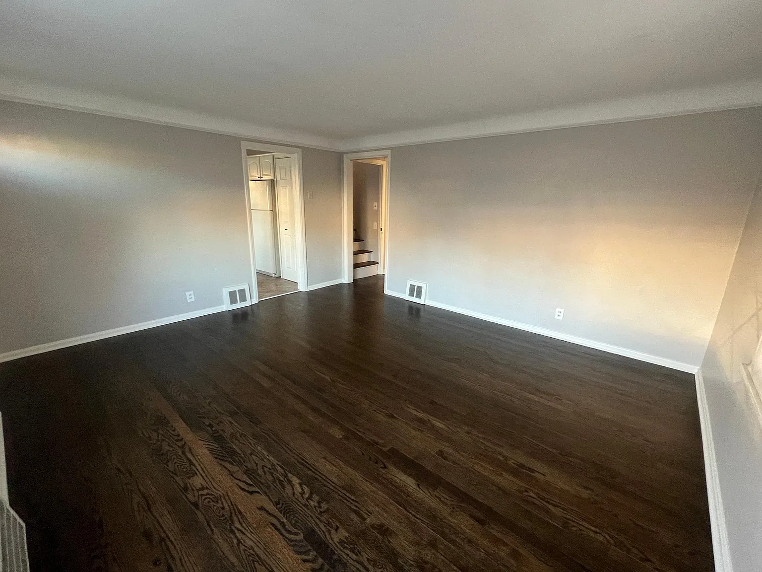 1528 Woodrow Ave — Photo 2