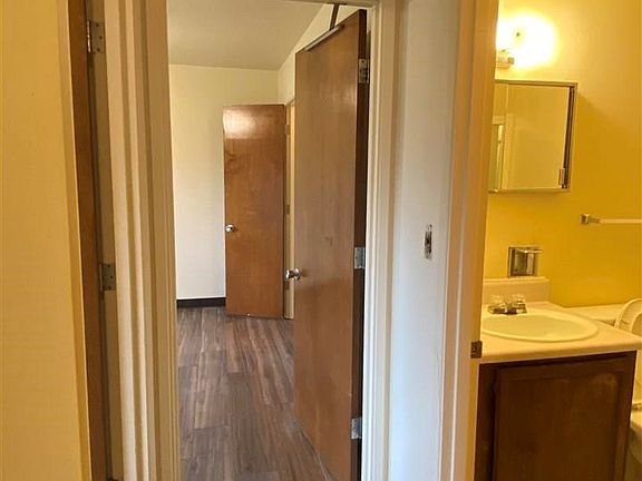 3rd image of 619 Valkyrie St