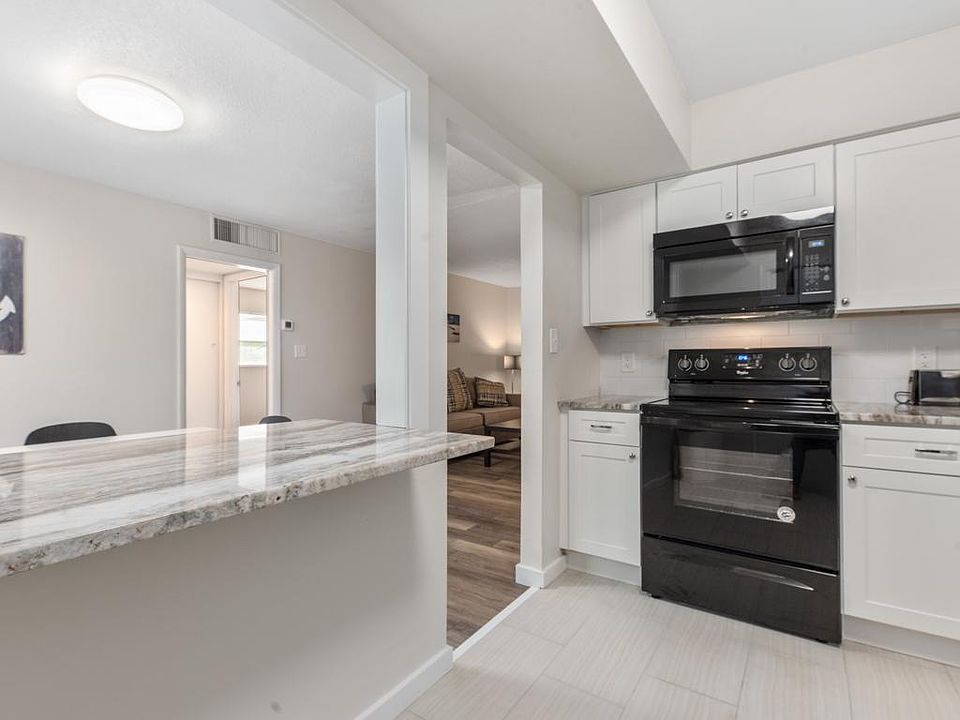 1st image of 150 Grant Dr #A