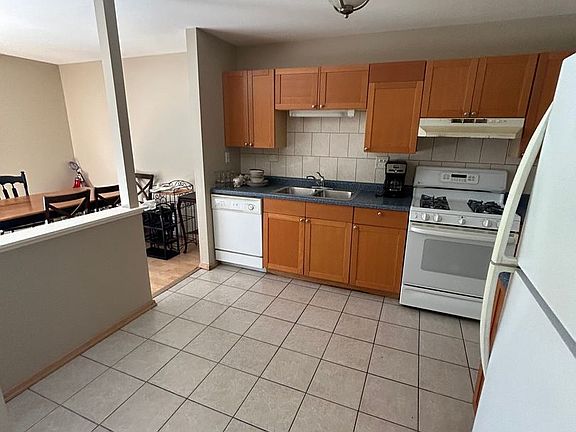 4th image of 2980 Northampton Dr APT B1