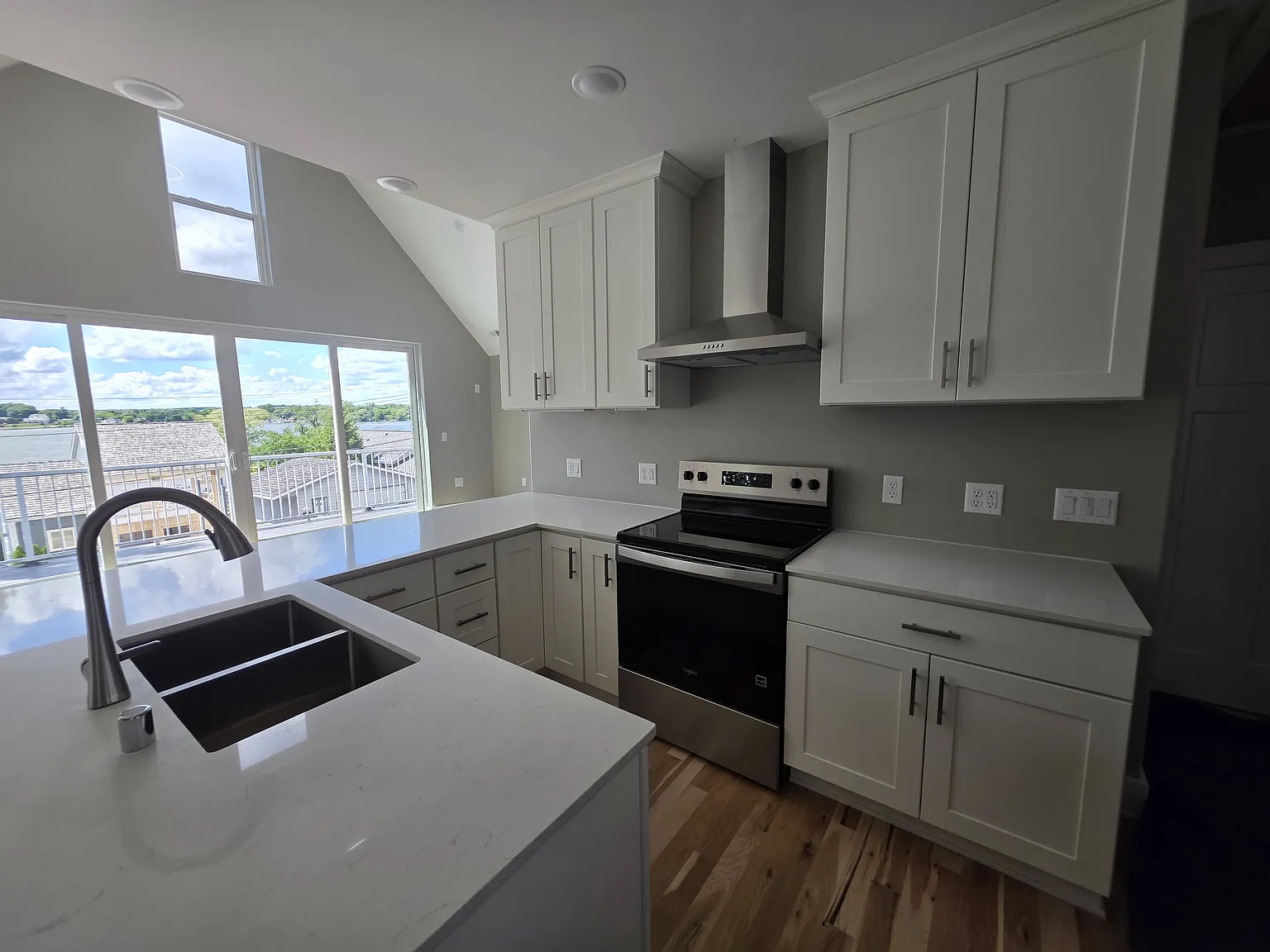 2 bed, 1000 sqft, $2,000 — Photo 3
