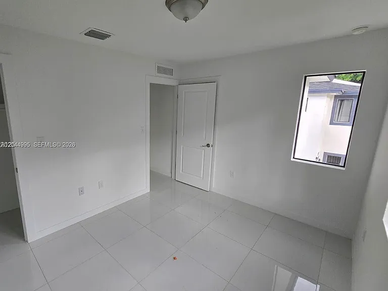 2771 NW 43rd Ter — Photo 8