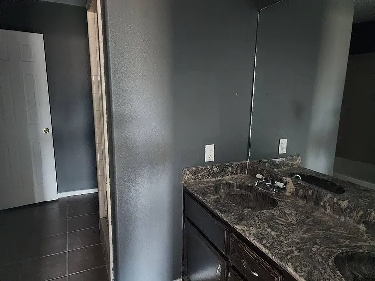 1909 E Harding Ave — Photo 9