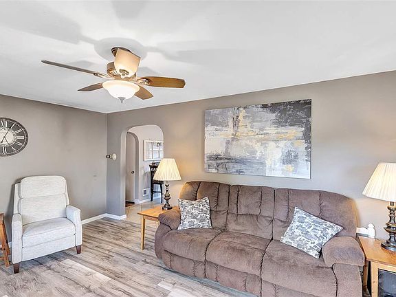 3rd image of 1198 Hickory Hill Dr