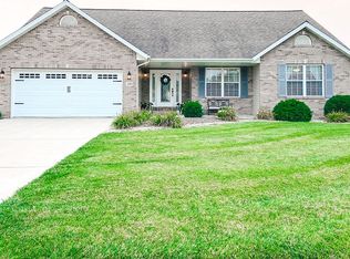 290 Baneberry Dr, Highland, IL