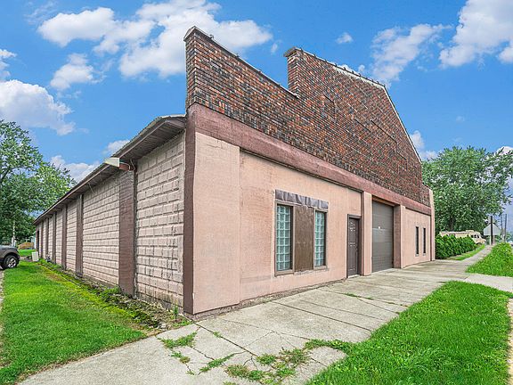 3rd image of 301 S Kalamazoo St